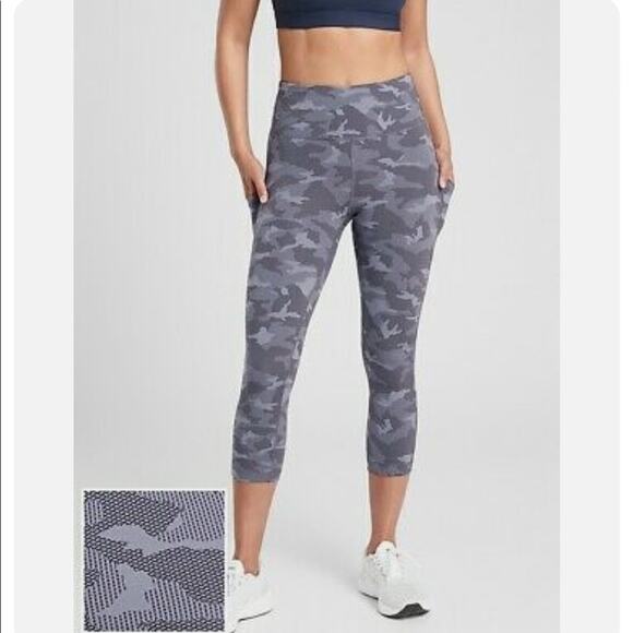 Athleta Ultimate Stash Pocket High Rise Pockets Texture Camo Capri Size Small - Picture 1 of 5
